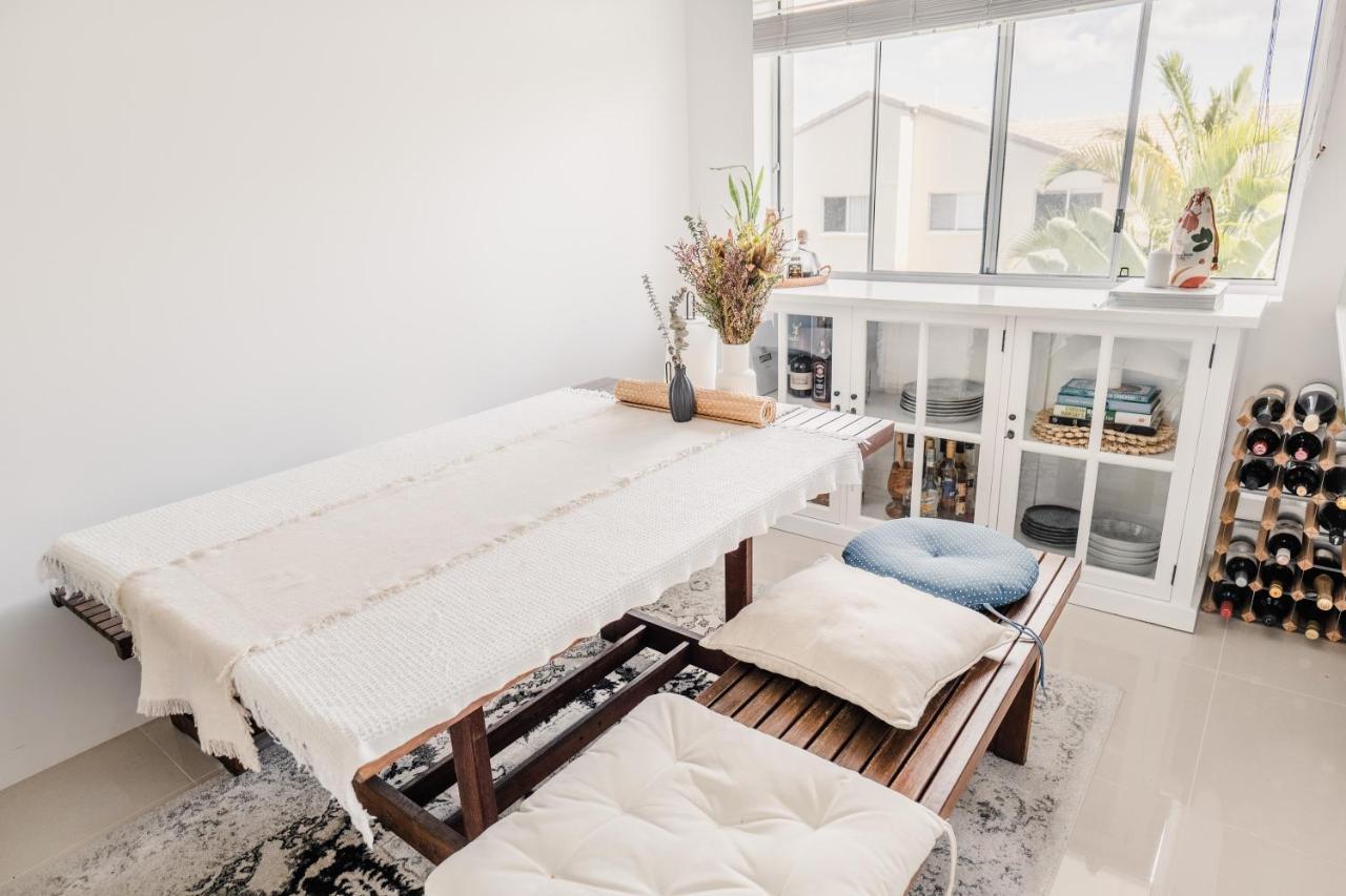 Heart Of Burleigh - Perfect Location With Pools *