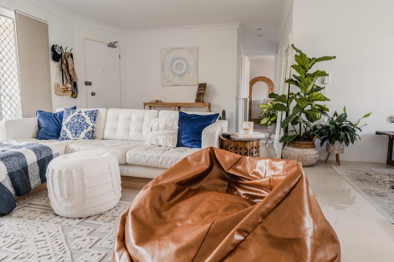 Heart Of Burleigh - Perfect Location With Pools Apartment *