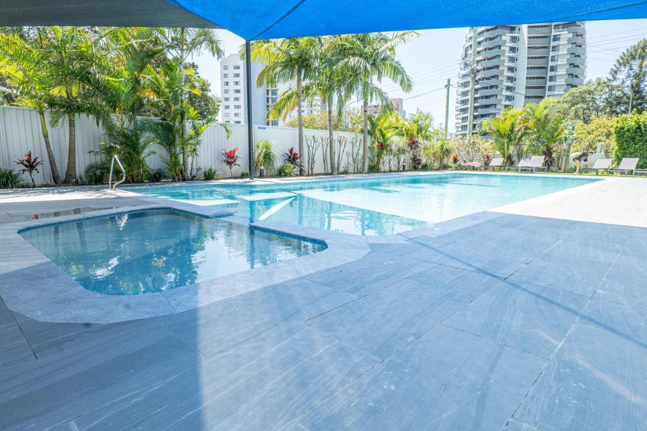 Heart Of Burleigh - Perfect Location With Pools