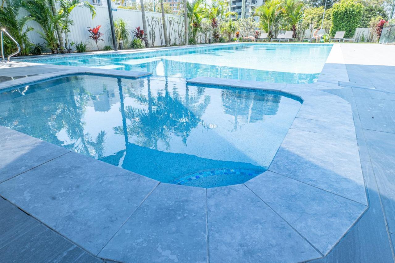 Heart Of Burleigh - Perfect Location With Pools Apartment Gold Coast