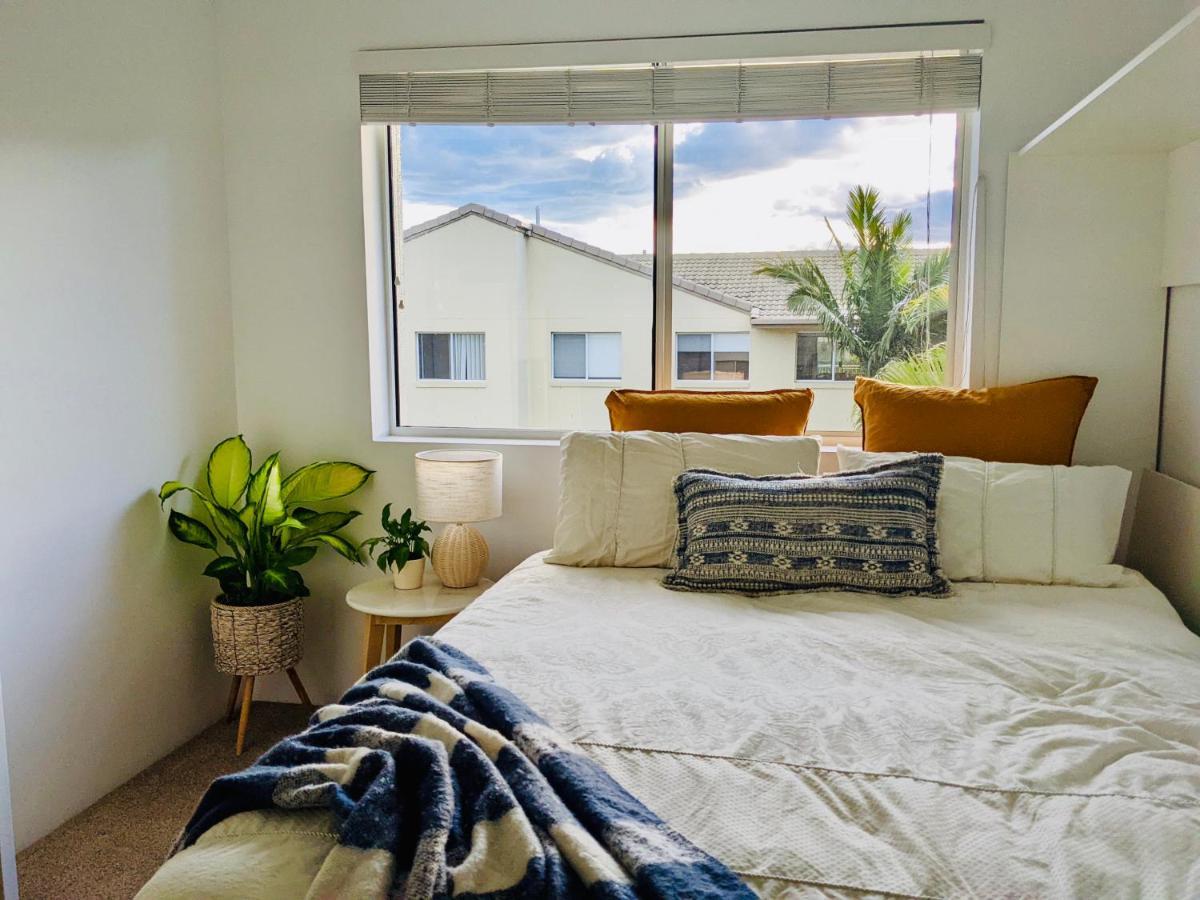 Apartment Heart Of Burleigh - Perfect Location With Pools Gold Coast