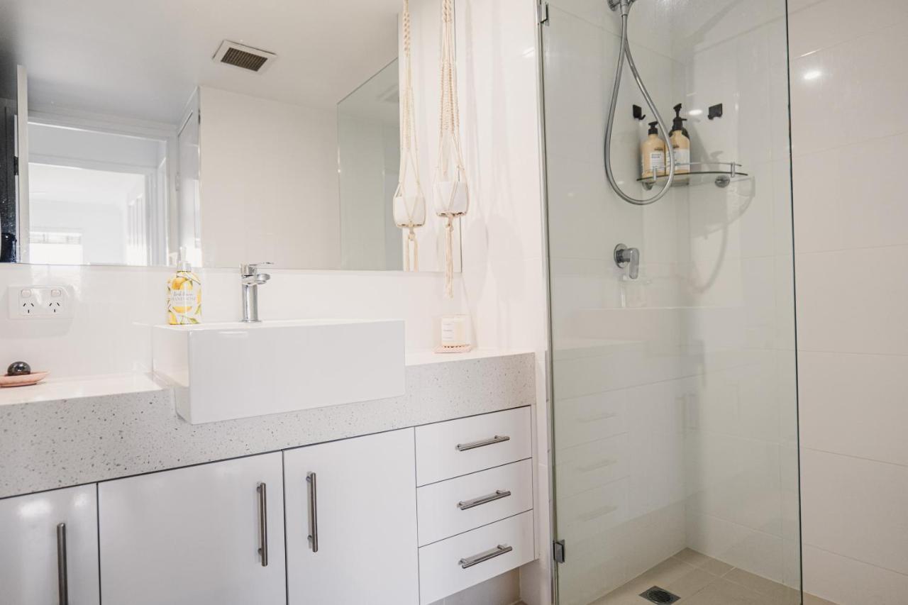 Apartment Heart Of Burleigh - Perfect Location With Pools Gold Coast
