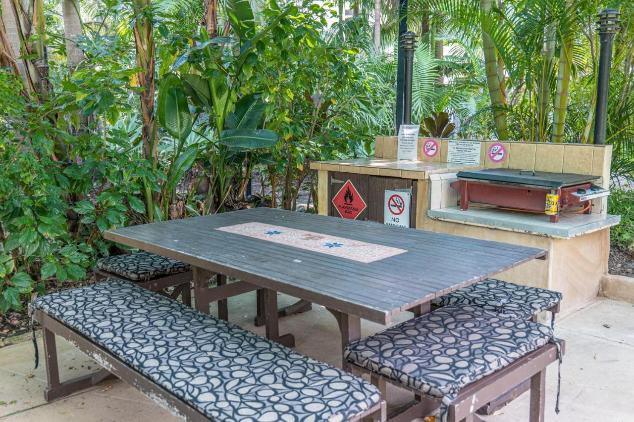 Apartment Heart Of Burleigh - Perfect Location With Pools *